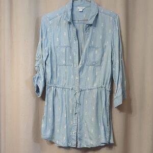 intro. Light Blue Shirt with Small White Pineapple Motif